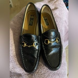 Authentic Gucci 1953 patent leather loafers size 41